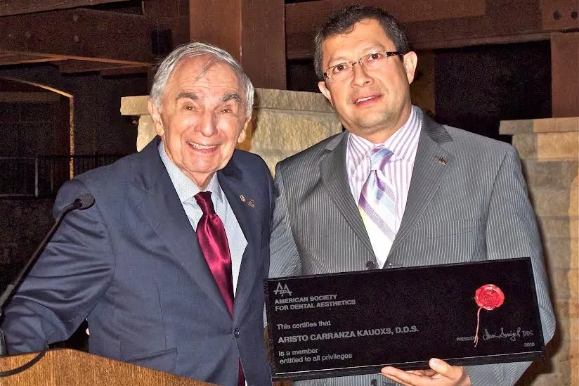 Dr. Carranza receiving Fellowship award from Dr. Irving Smigel